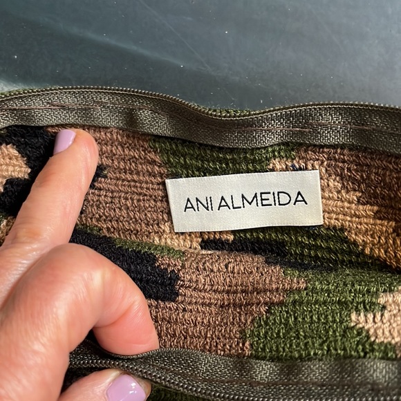 Ani Almeida camo clutch - Picture 4 of 8